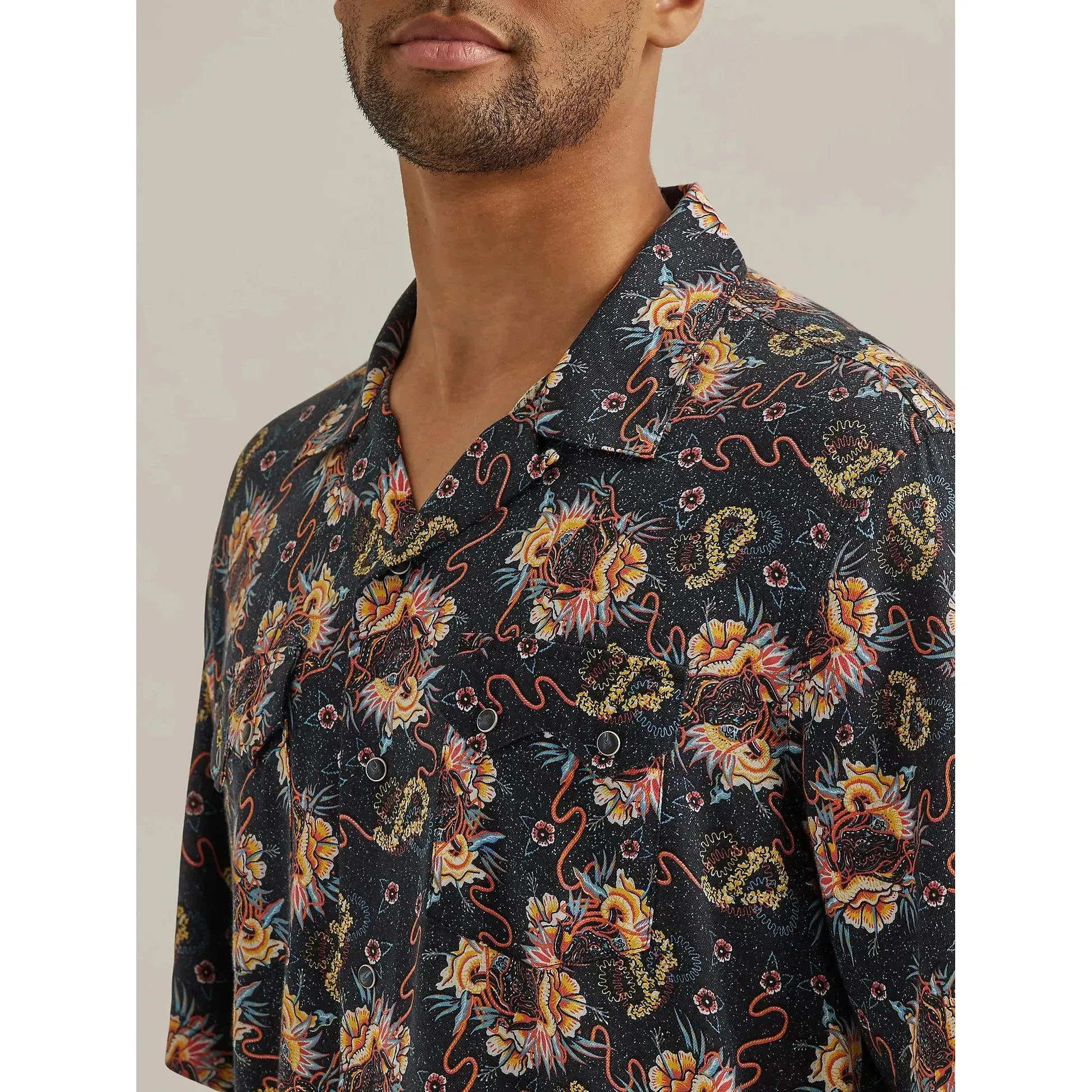 MEN'S WRANGLER® COCONUT COWBOY SNAP FRONT CAMP SHIRT IN BULL FLORAL